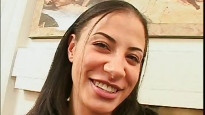 Büyük bir konulu uzun sex filmi gövde üzerinde atlama güzel kıvırcık esmer