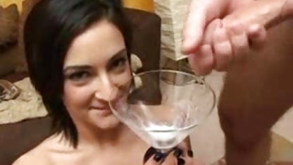 Tombul sarışın strapon ve vibratör ile yeşilçam filmleri seks eğlenir