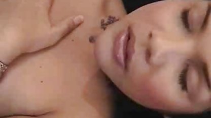 Büyük bir horoz artı 18 seks filmleri ile melez tatlı bir delikte bir düve becerdin