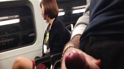 Kıllı bir delik ile bakire genç bir Japon kadını yere serdi olgun kadın sex film