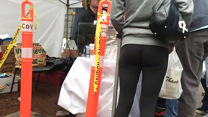 Onu okşarken bir arkadaşının kızının seks filmi izliyorum önünde becerdin