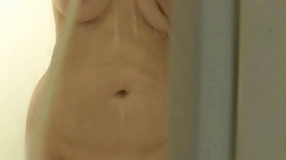 Üvey anne strapon üzerinde ince bir üvey kız çekti sekes filimi pornu