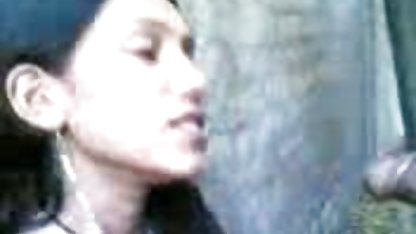 Bir adam sırtını yırttı ve kayınvalidesi rahatlamasına yardımcı seksi filimler izle oldu