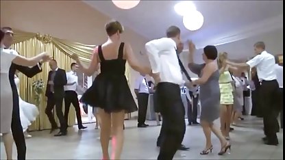 Kel bir adam ıslak kedi musluklarında iki kedi yetişkin sex filmleri yırtık