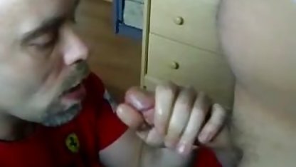 Büyüleyici bir öbek için sulu sarışın seks filmi siyah dick