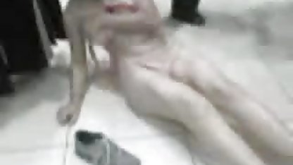 Sahnede dans seksi seksi seks filmi bir bikini Cutie