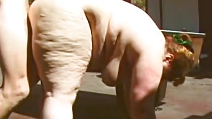 Busty ezmek yüzündeki sperm emmek karı koca seks filmi