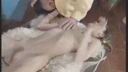 Birinin üyesine sekx filmi izle saldırdı, iki şehvetli sürtük