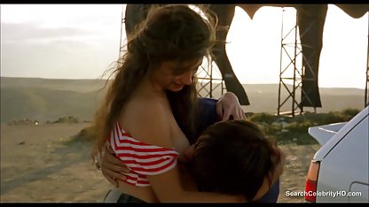 Bir hatun sokakta birkaç kişiye hizmet etti aldatan kadın erotik film