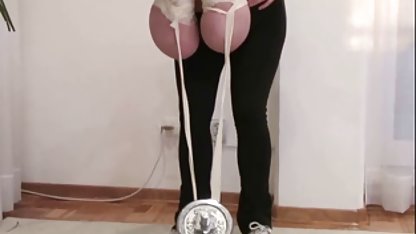 Kızıl saçlı güzellik köpek tarzı poz dostum turk filimi seks teslim oldu