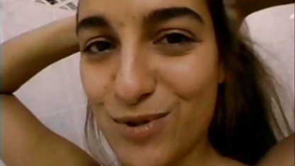 Genç bir kız yaşlı bir zerrin doğan seks filmleri elektrikçiyle seks yaptı.